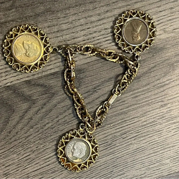 Fountain of Coins Bracelet - Picture 2 of 3
